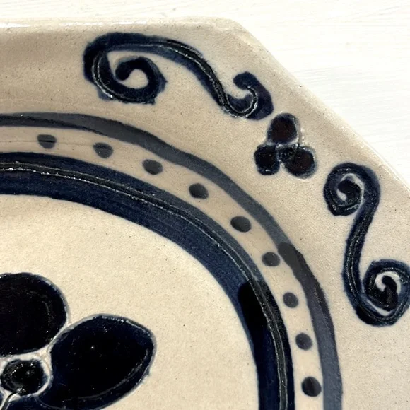 Hand Painted Stoneware Dish - Picture 4 of 6